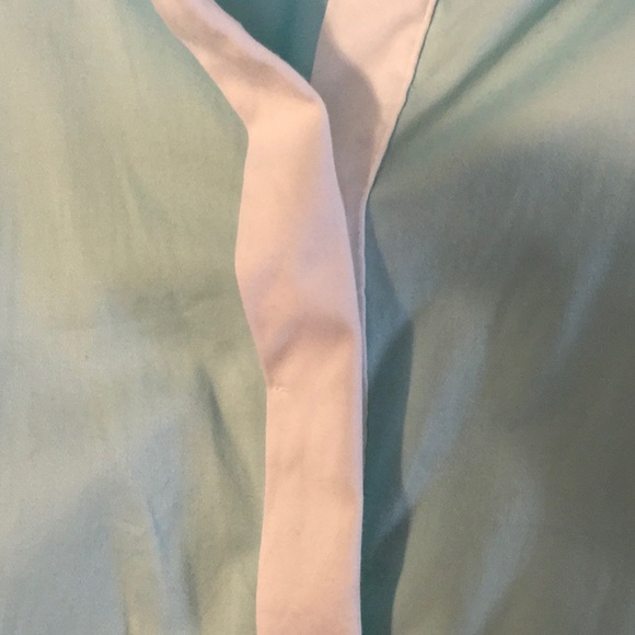 Women’s plus size button down shirt. Size 22 - Picture 4 of 7